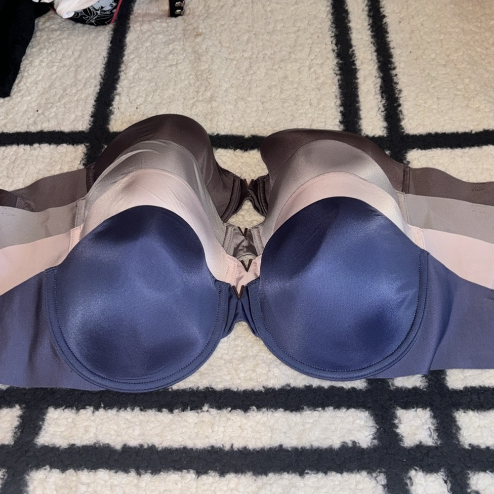 🚫SOLD🚫 34DD Victoria’s Secret Bras